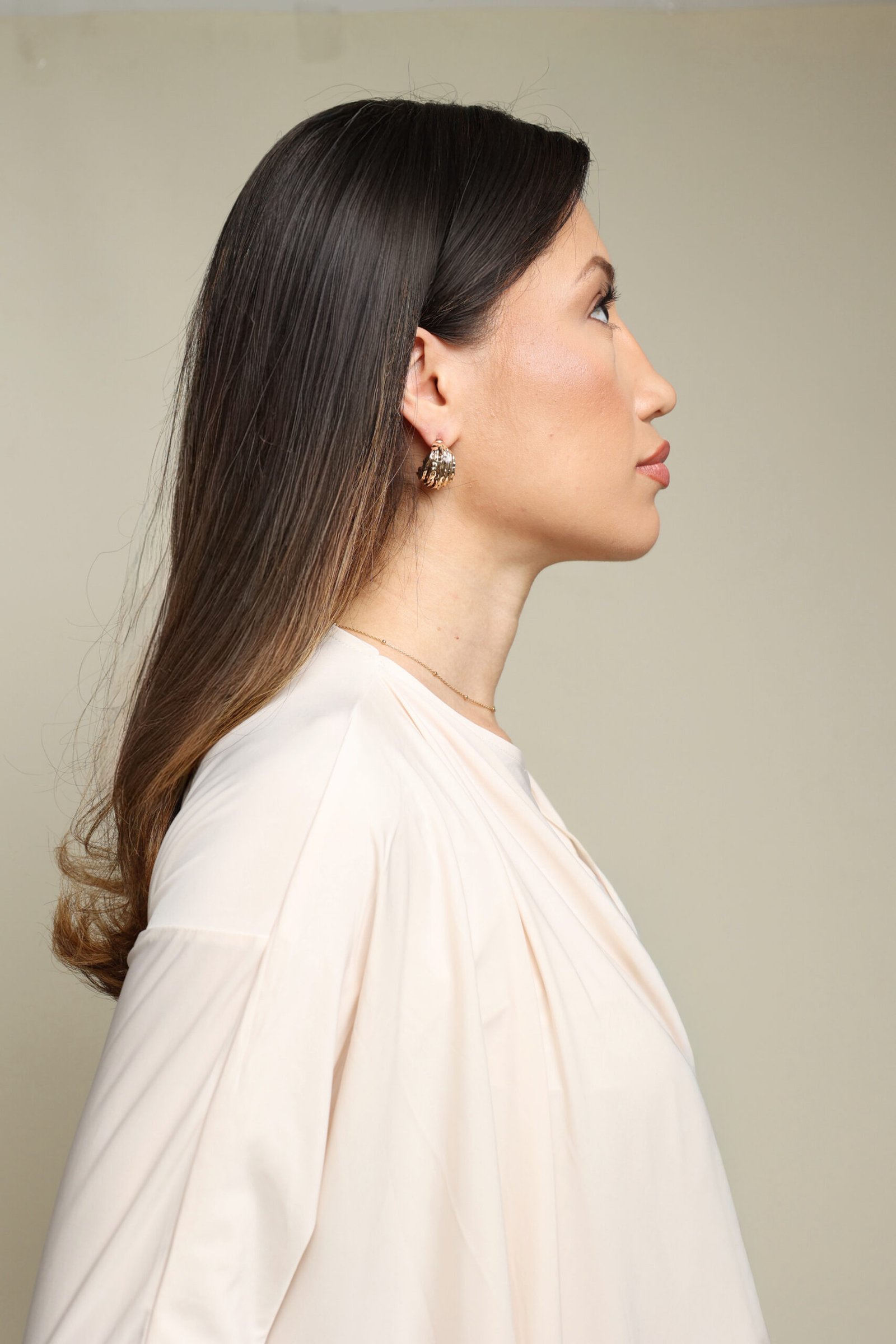 Pamela Helen de perfil